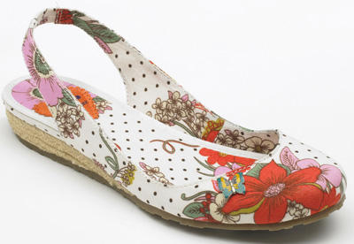 Rocker_Dog_Nightie_garden