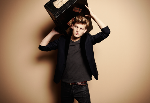 Oto&ntilde;o masculino con SuiteBlanco